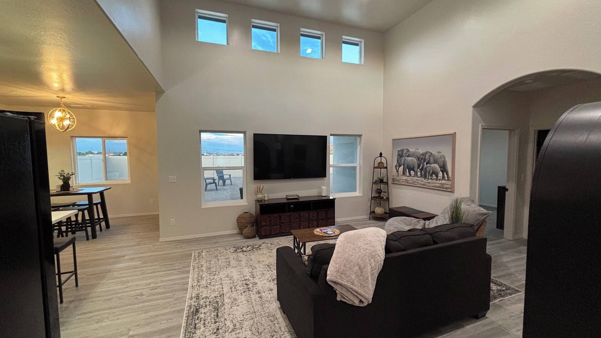 Farmington House | Fabulous 3-bedroom townhome with AC in Farmington