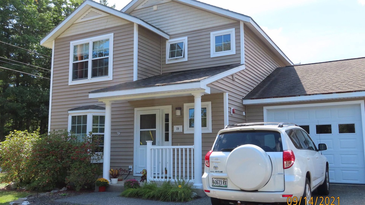 Brunswick House | Fabulous 3-bedroom townhome in wooded area and near many shops and services