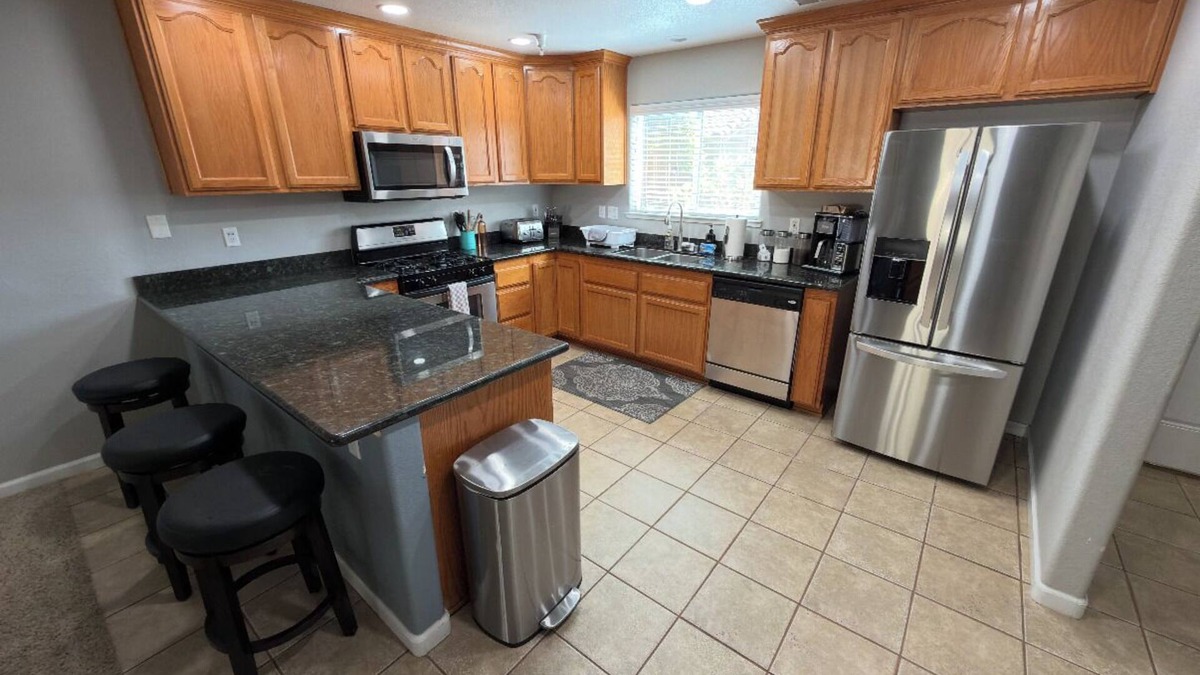 Modesto House | Fabulous 3-bedroom townhome with AC in Modesto