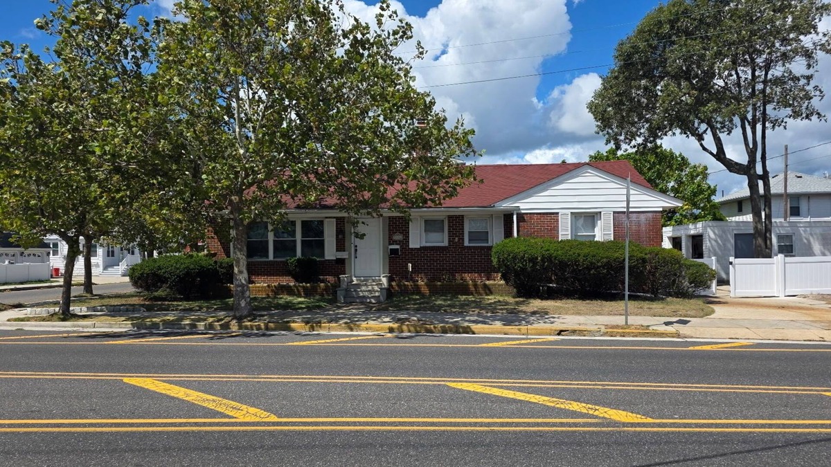Wildwood Crest House | Fabulous 5-bedroom house one block from beach in Wildwood Crest-