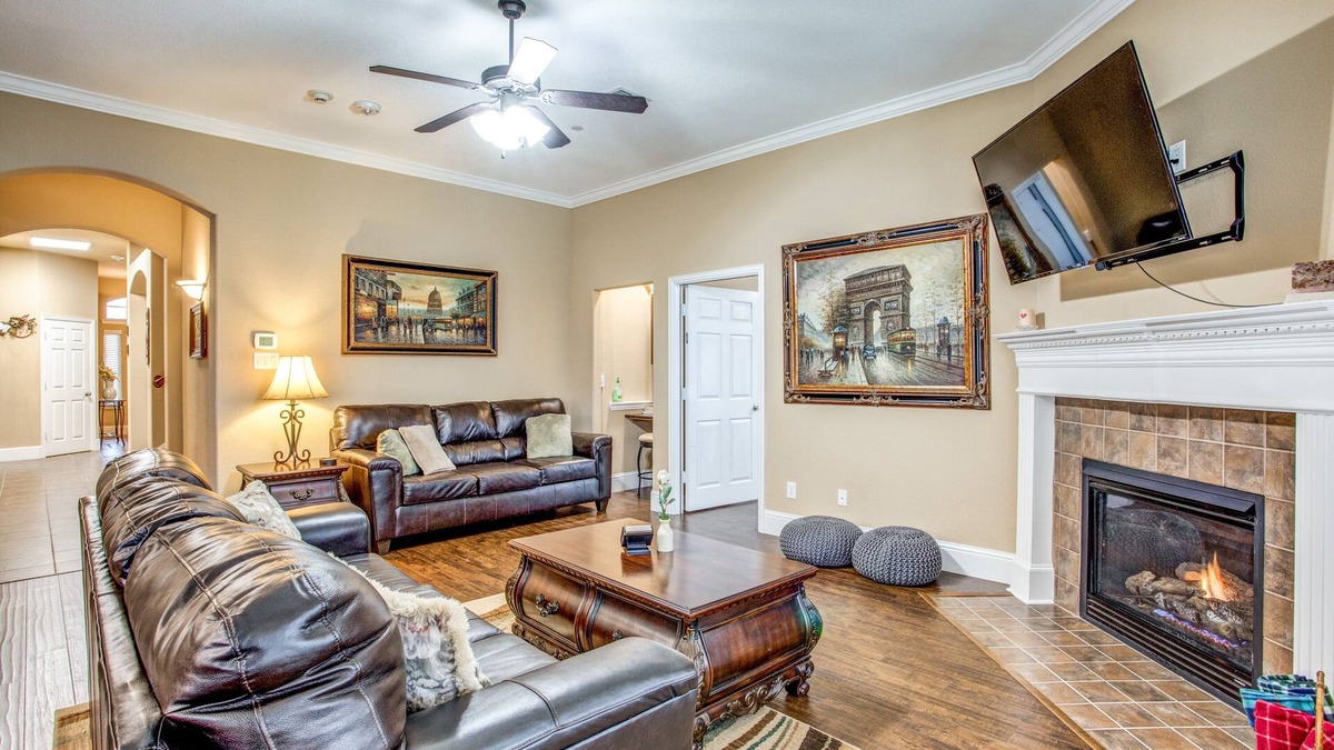 Frisco House | Fabulous 5 Bedroom/4 bath Home 4K TV's Fireplace Foosball!