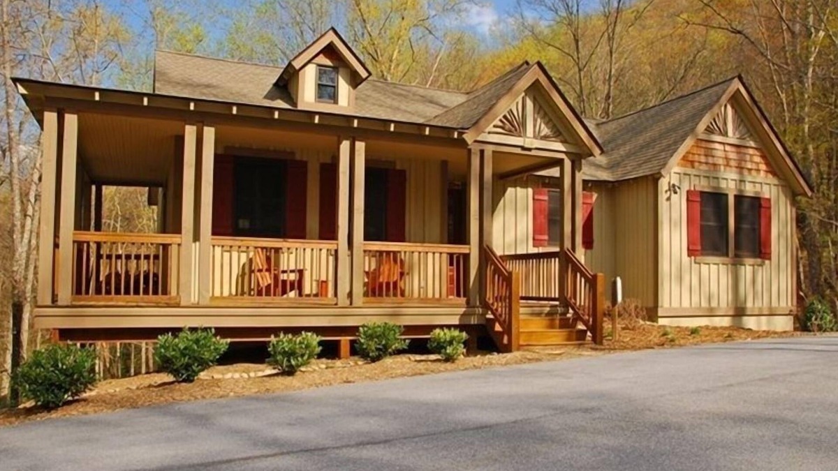 Bear Lake Reserve Cabin | Fabulous Bear Lake Reserve Cottage - PET FRIENDLY!