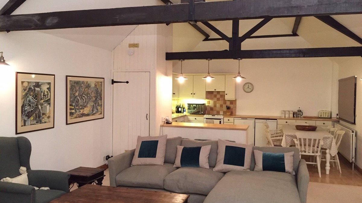 Wimborne House | Fabulous character barn conversion, in a gorgeous rural Dorset haven.