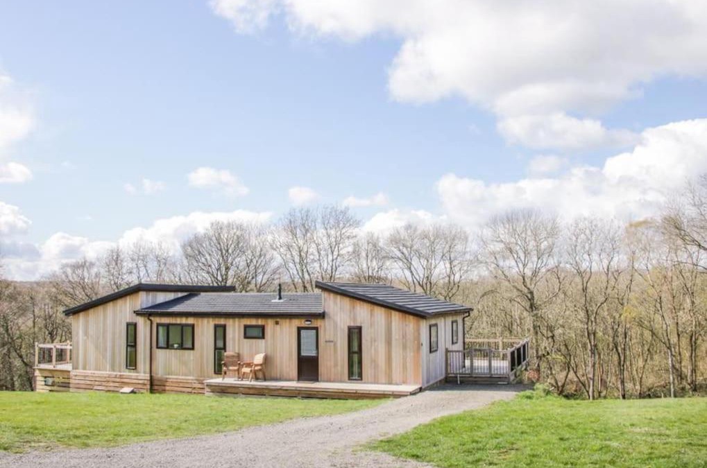 Billingsley Ski Chalet | Fabulous detached lodge with hot tub two nights minimum stay