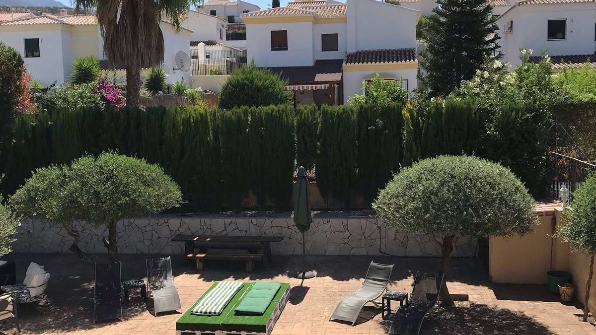 Alcaucin House | Fabulous family friendly 4 bed villa with private pool