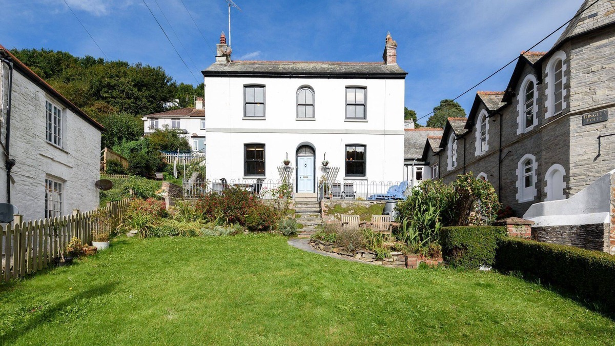 Chapel Ground House | Fabulous family home with spacious garden and wifi