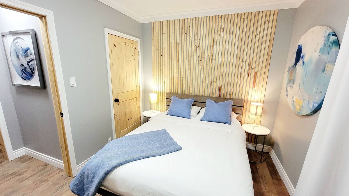 Huntsville House | Fabulous Huntsville Location, Stylish, Checkout the backyard, Cottage Rental