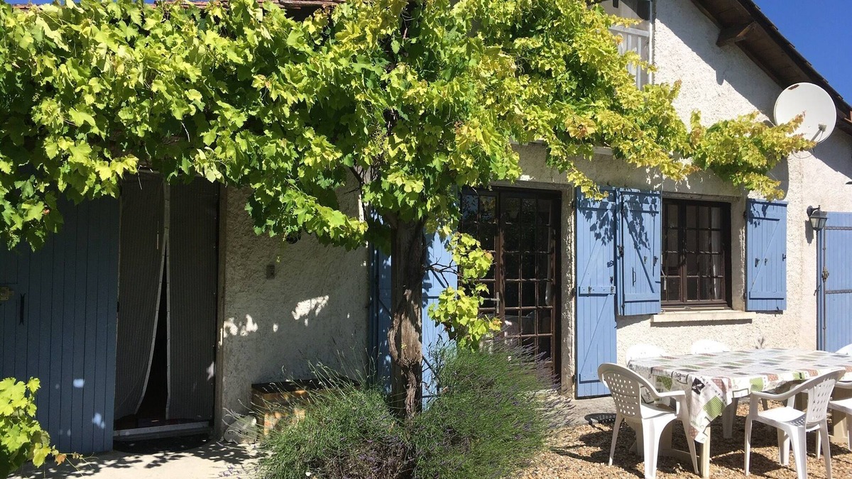 Grand-Brassac Other | Fabulous location- farmhouse & pretty cottage with private heated pool & sauna
