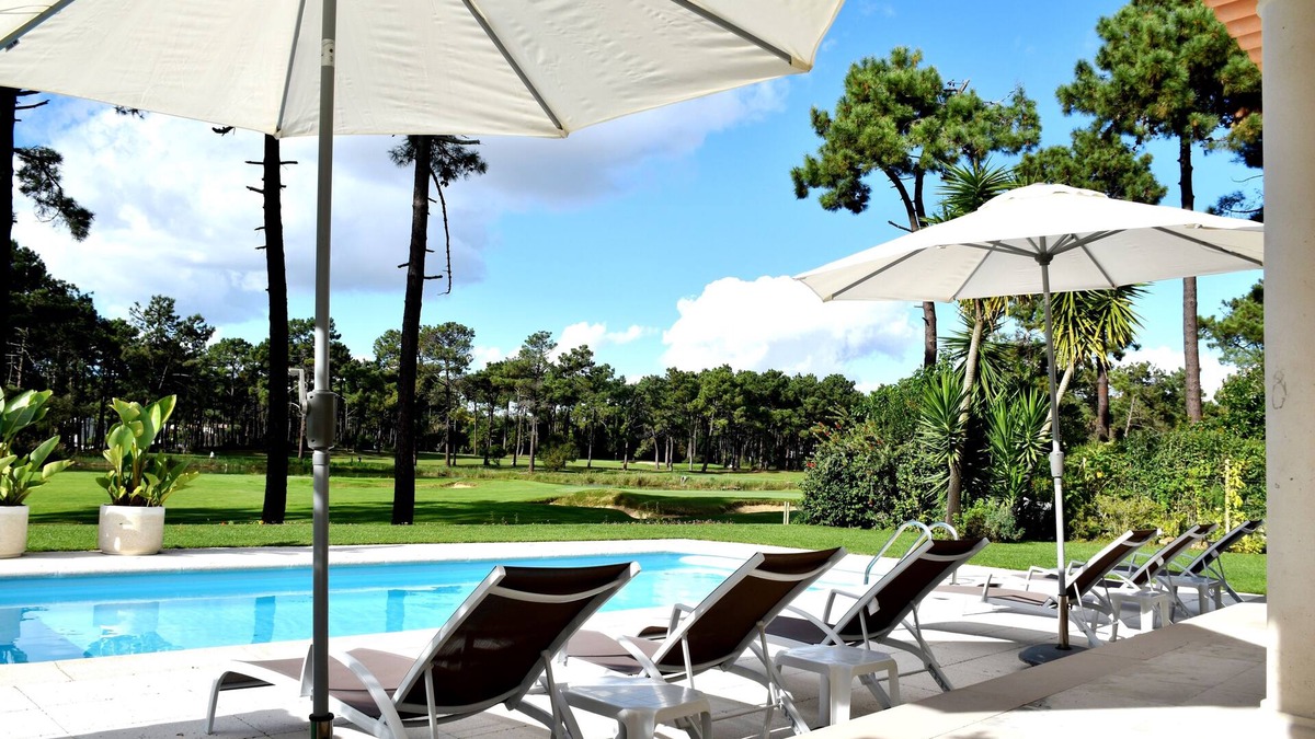 Charneca de Caparica e Sobreda Villa | Fabulous luxurious Villa with stunning fairway and lake views