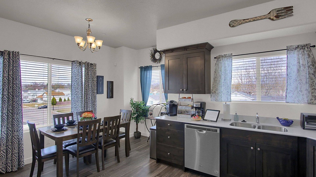 Clearfield Apartment | ✔️Fabulous Luxury Apt ✔️ Fast WiFi ✔️ 4KHDTV ✈ Hill AFB