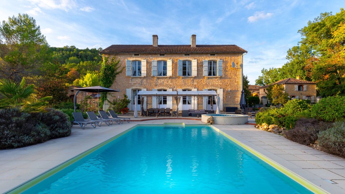 Saint-Front-sur-Lemance House | Fabulous Manoir in country location, sleeps 12, heated private pool, free WiFi