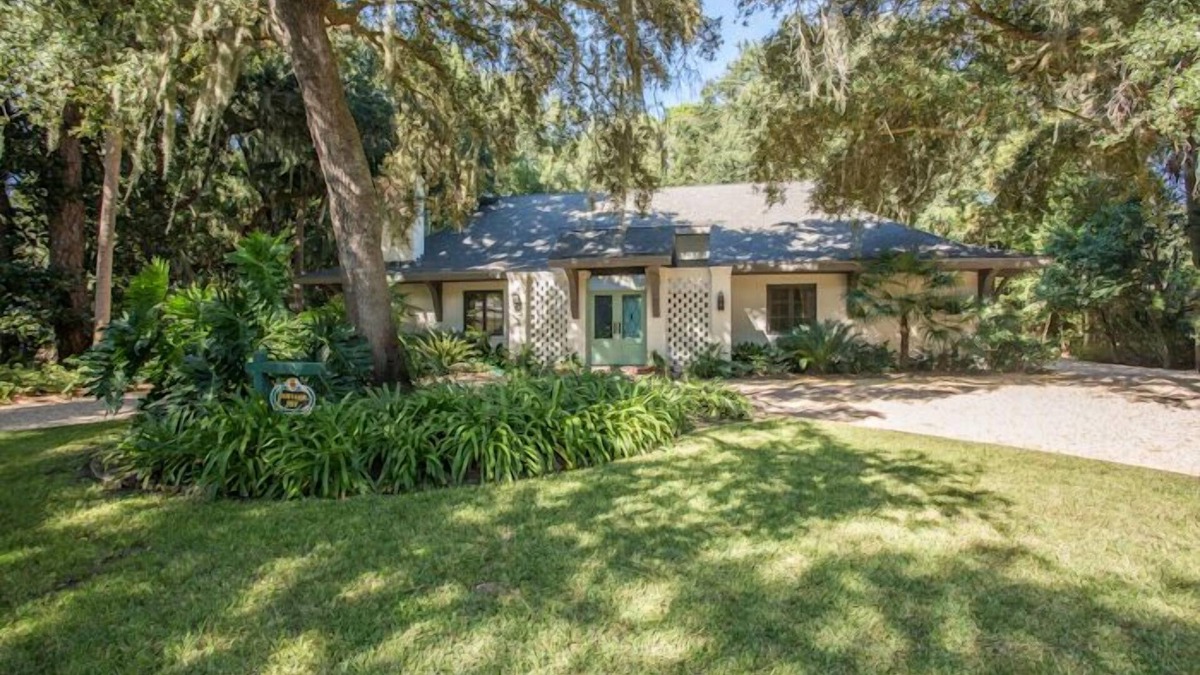 Sea Island Cottage | Fabulous Modern Cottage with Pool! 2 Minute Walk to Beach!