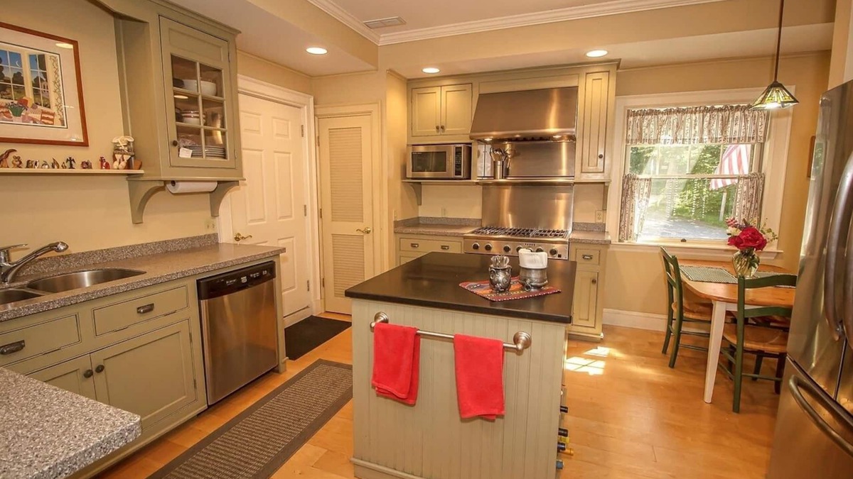 West Dover House | Fabulous Mountain Top Retreat - 10 minutes from mount snow!