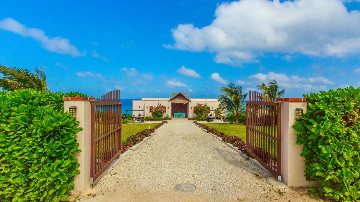 Isla Mujeres House | Fabulous Oceanfront Home on the Southern End of Isla
