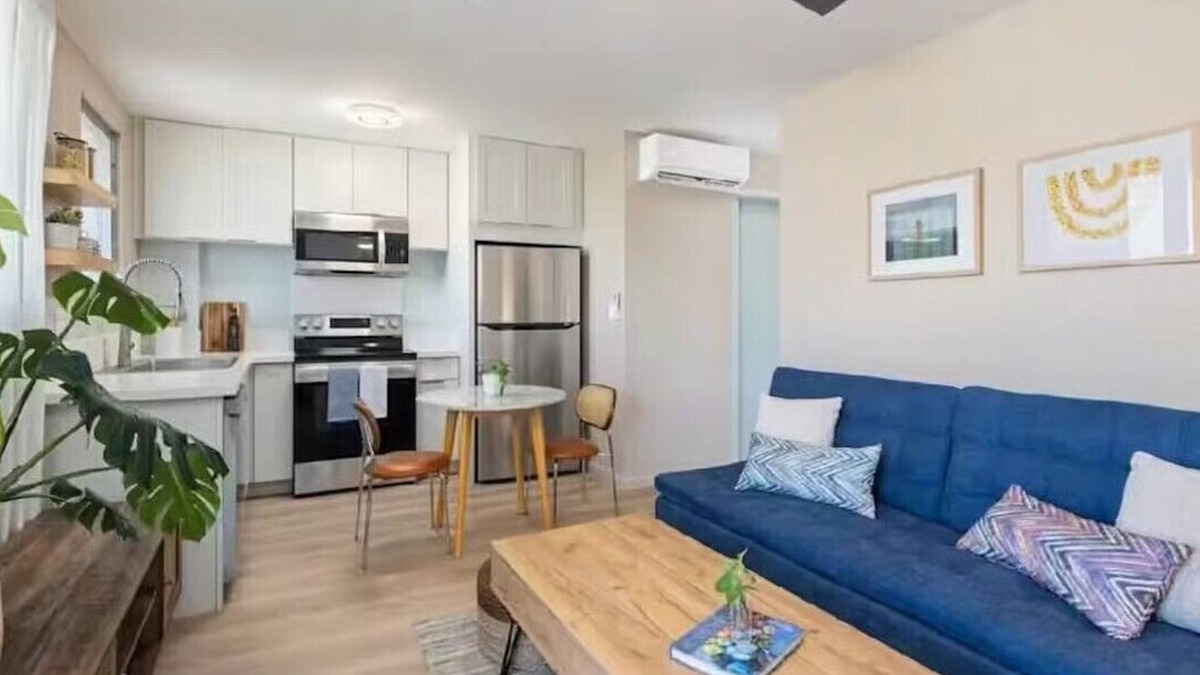 Diamond Head - Kapahulu - St. Louis Apartment | Fabulous Renovated Honolulu Loft with A/C