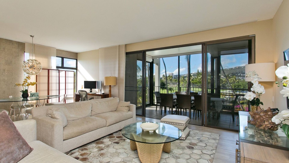 Waialae Iki Condo | Fabulous, Renovated Large 3BR Condo on Kahala Beach