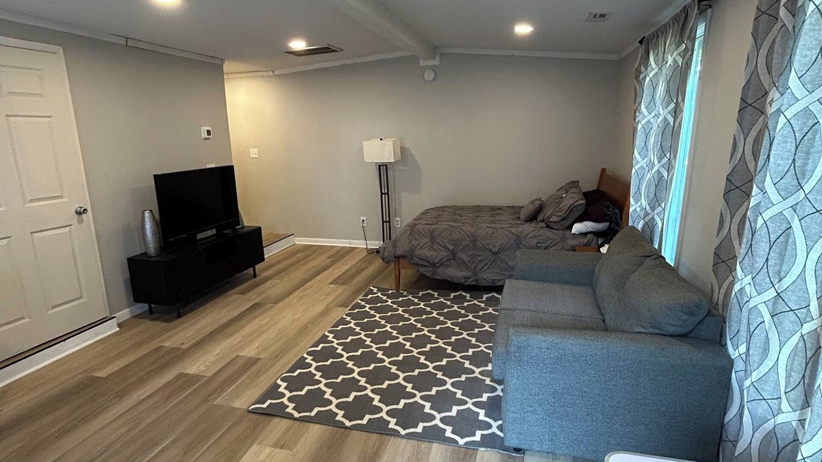 Greensboro Apartment | Fabulous studio forest in the city with AC in Greensboro