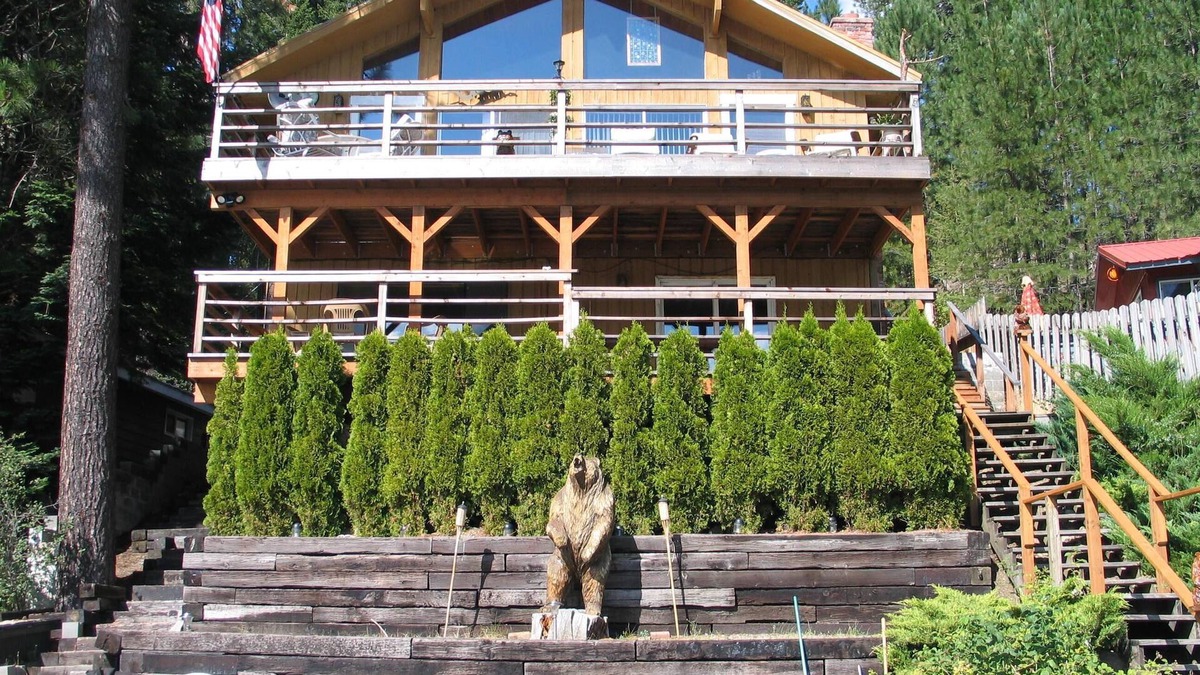 Rathdrum Cabin | FABULOUS VACATION AT TWIN LAKES BEAR LODGE!