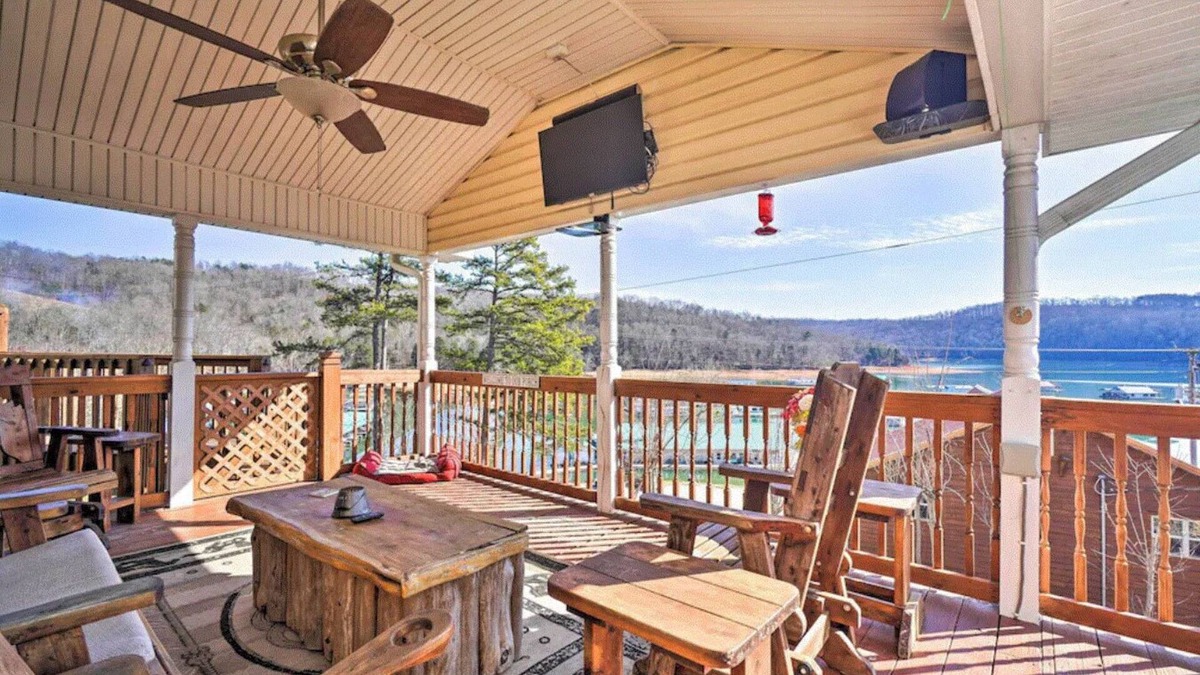Flat Hollow Marina House | Fabulous view, walking distance from Flat Hollow Marina