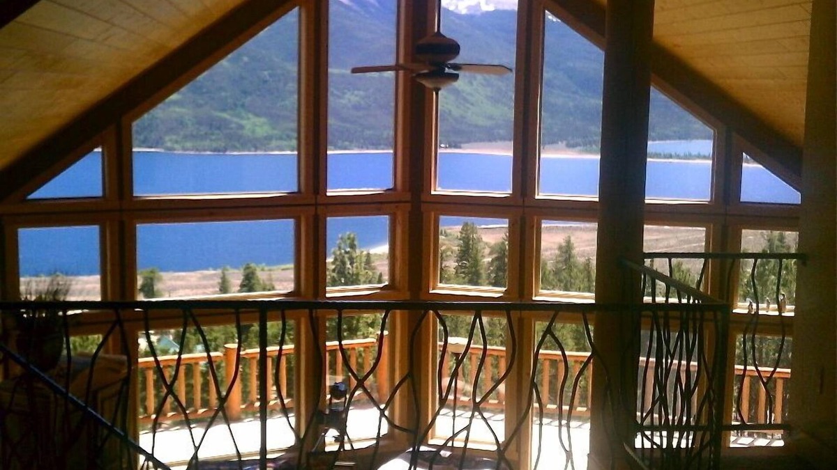 Twin Lakes House | Fabulous Views, Sleeps 8, 3 Full Baths, Family-Friendly #2025-010