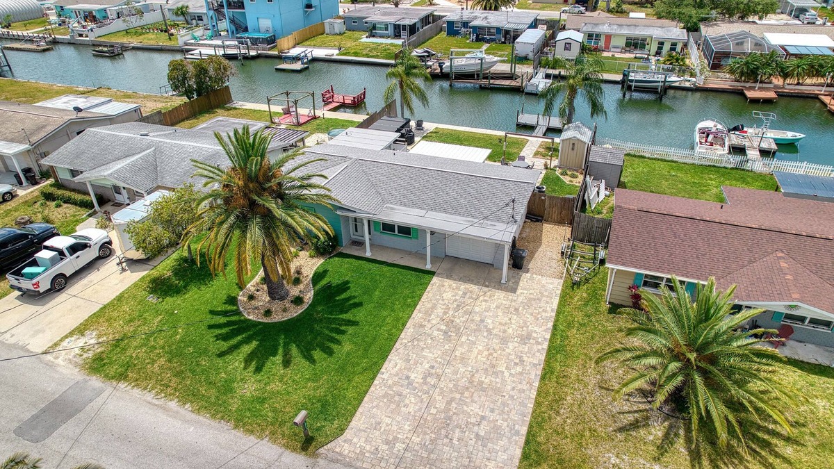 Hudson Beach Estates House | Fabulous Waterfront with Swimspa