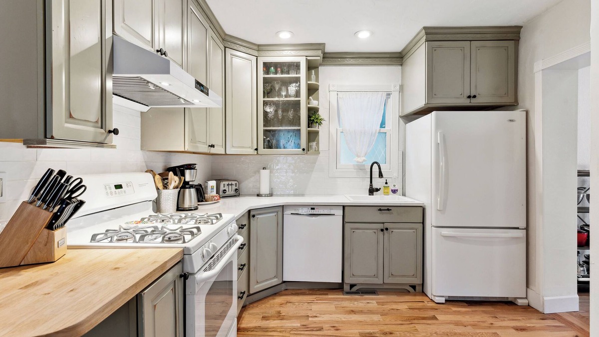 West Highland House | Fabulous West Highlands House - Quiet yet One Block to Cafes & Shops!