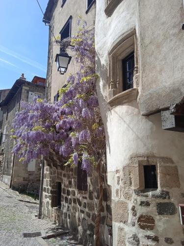Le Puy-en-Velay Bed & Breakfast | Face à face époustouflant avec la cathédrale !