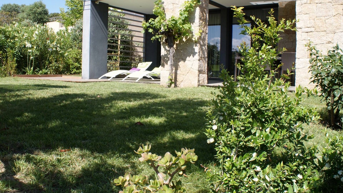 Porto Pollo House | Facing the sea, 30 m from the beach, luxury villa, air-conditioned
