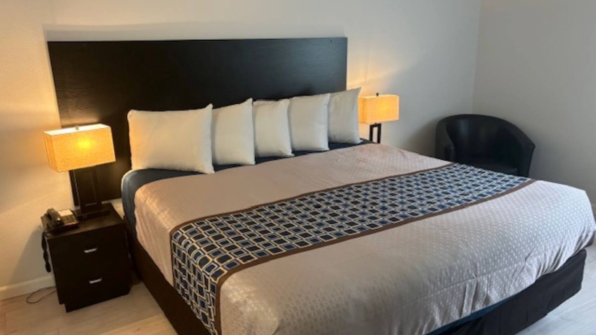 Outlook Hotel | FairBridge Inn & Suites Sunnyside