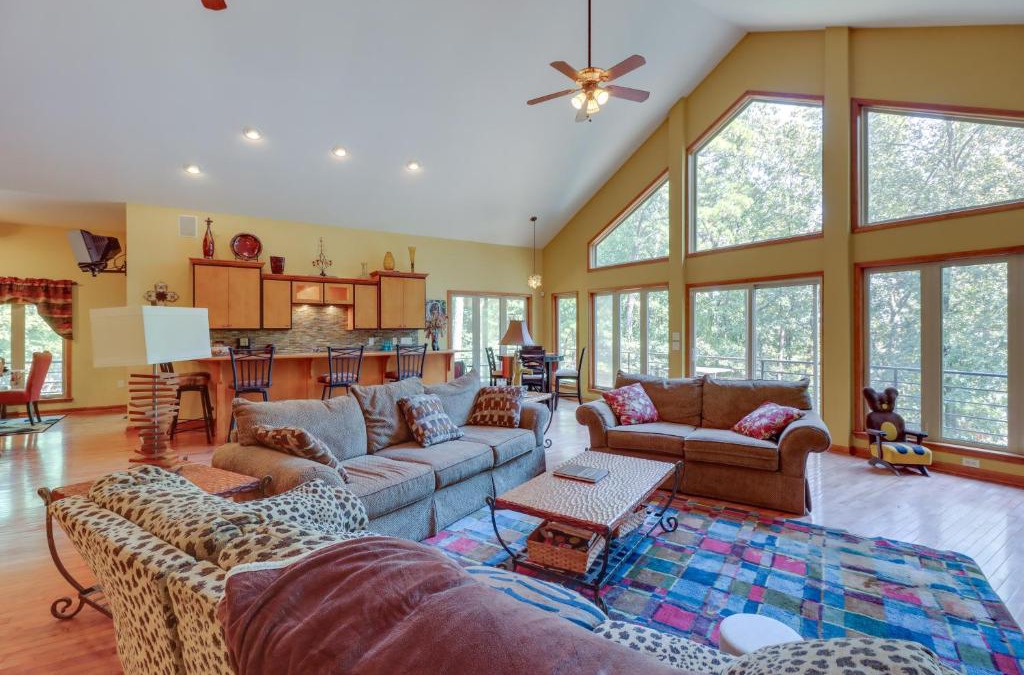 Fairfield Bay House | Fairfield Bay Retreat with Fireplaces and Lake Access