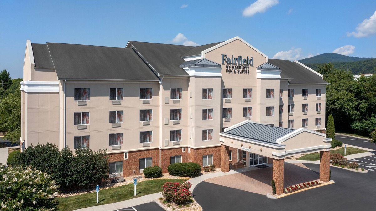 Hollins Hotel | Fairfield Inn & Suites by Marriott Roanoke Hollins/I-81