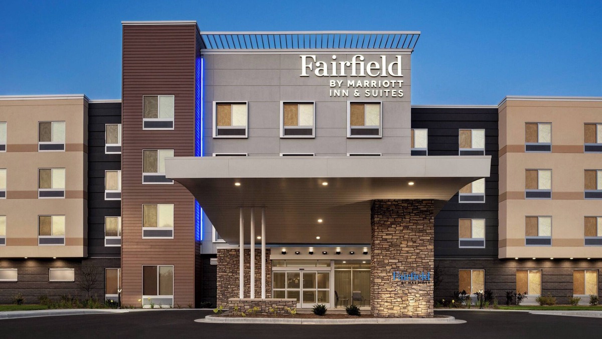 West Milwaukee Hotel | Fairfield Inn & Suites by Marriott Milwaukee West