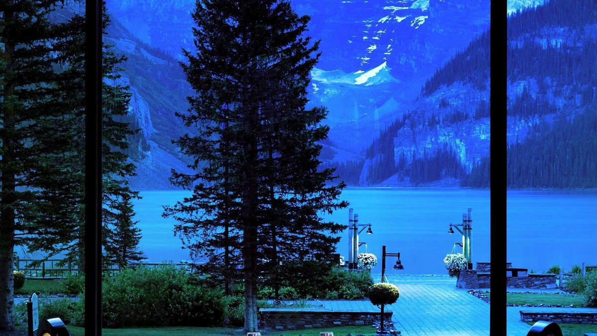 Lake Louise Hotel | Fairmont Chateau Lake Louise