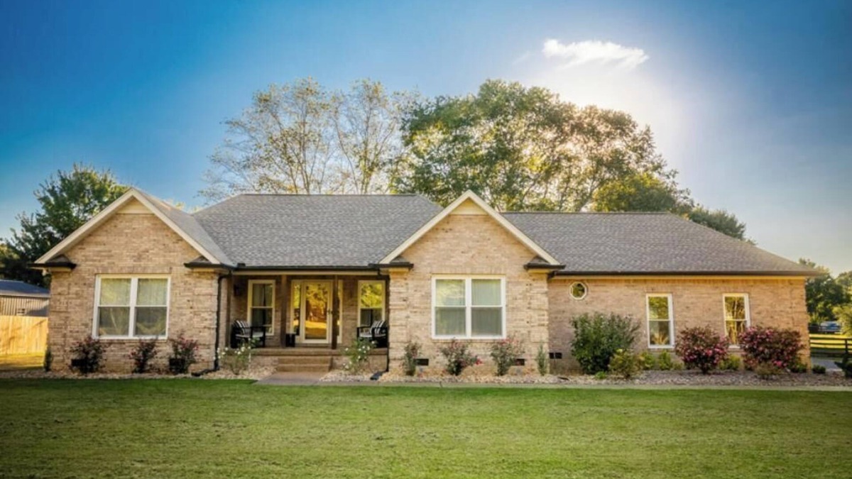 Fairview House | Fairview Escape 3BR, Sleeps 8 + Arcade, 4 Beds