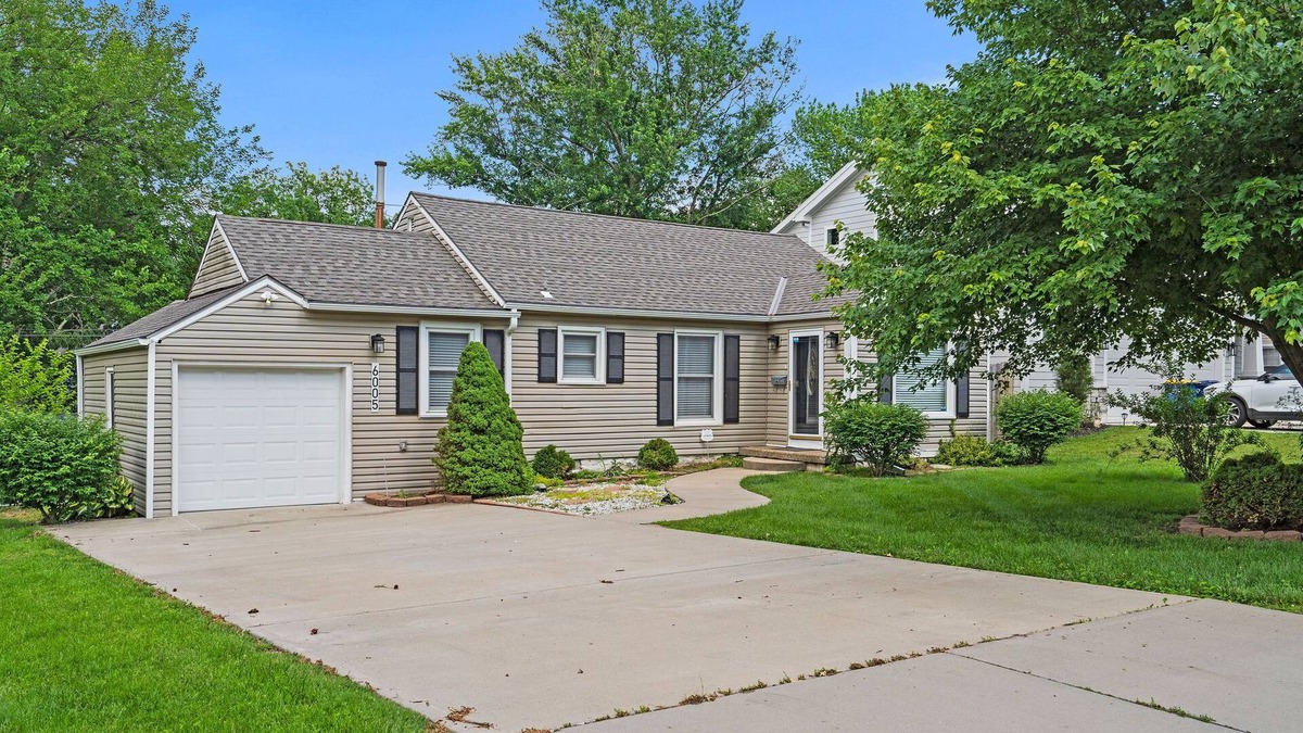 Fairway House | Fairway Allure - Fireplace + Yard + 2 kings!
