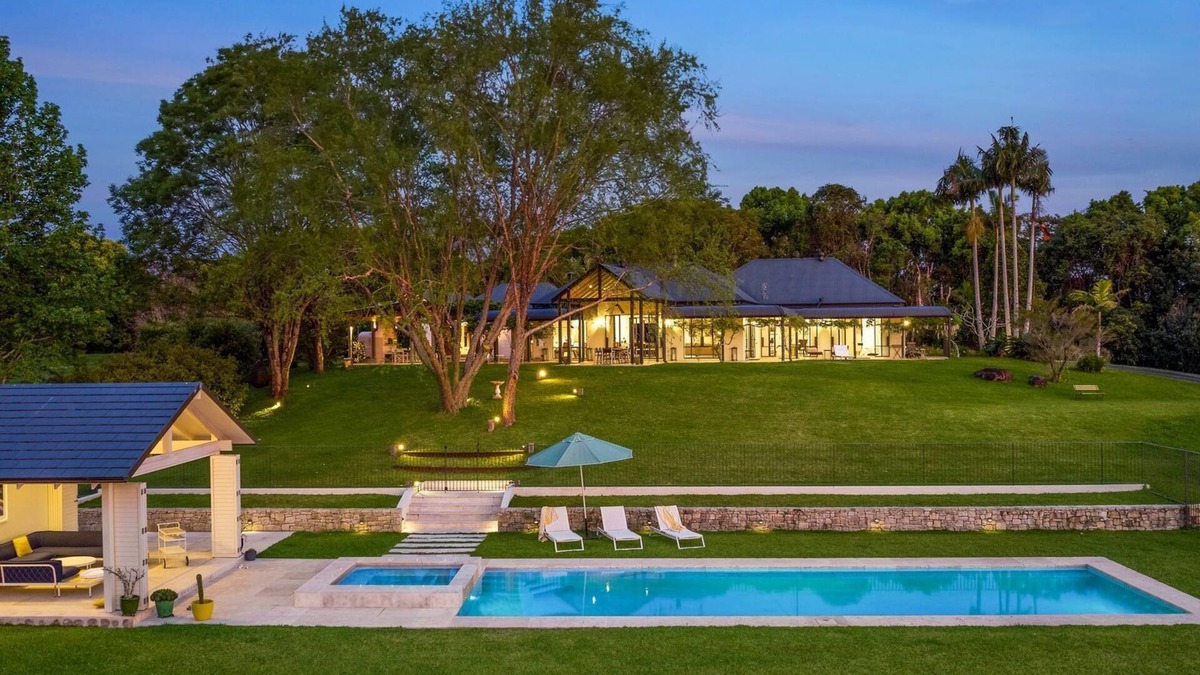 Goonengerry House | Fairway - Luxury Federal retreat with 14m pool