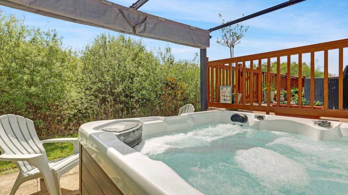 Swarland Cabin | Fairway View - North East Escapes