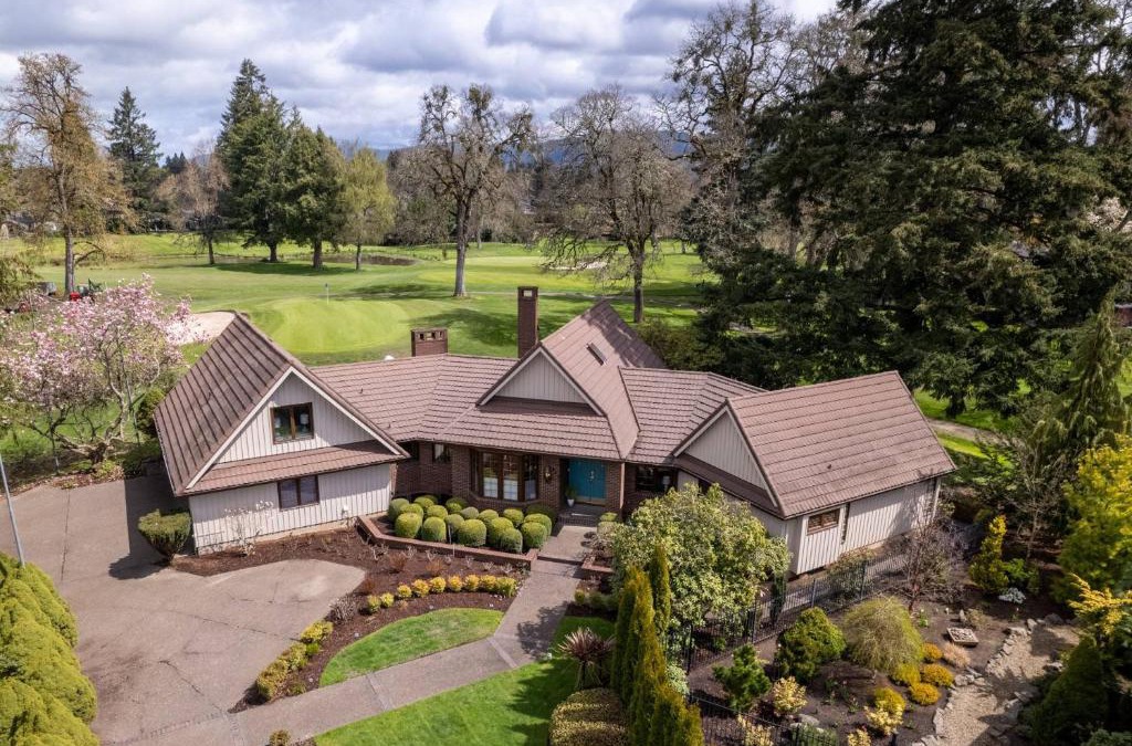 Cal Young House | Fairway View Retreat