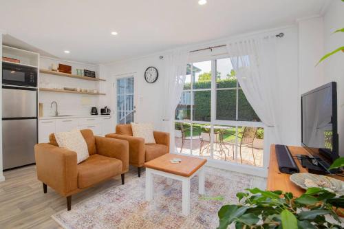 Mayfield House | Fairy Nook Charming Granny Flat with Shared Garden
