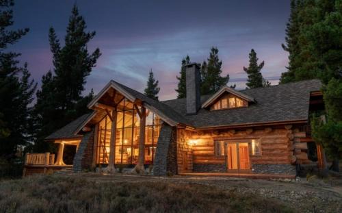 Alexandra House | Fairytale Log Cabin - Homewood Forest Retreat