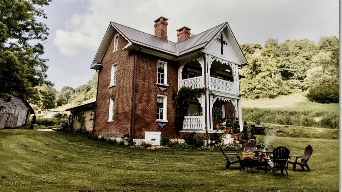 Creston House | Fairytale Villa Quintessential Countryside