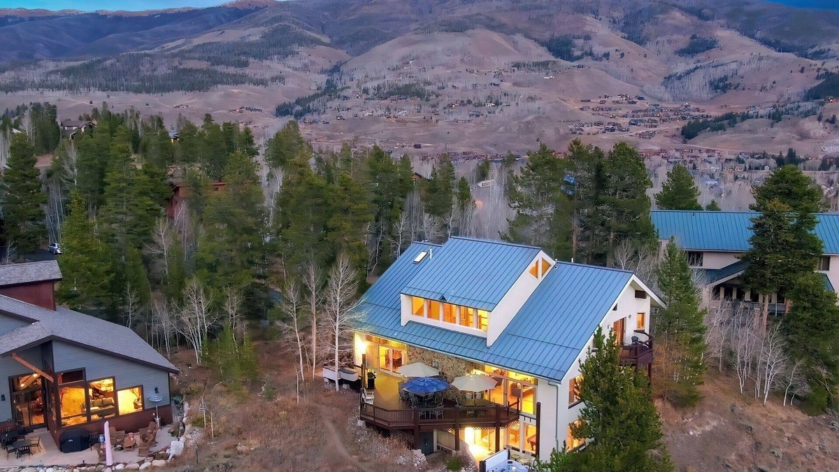 Willowbrook Meadows House | Falcon's Nest Retreat – Private Hot Tub, Spectacular Views, Balcony & Grill