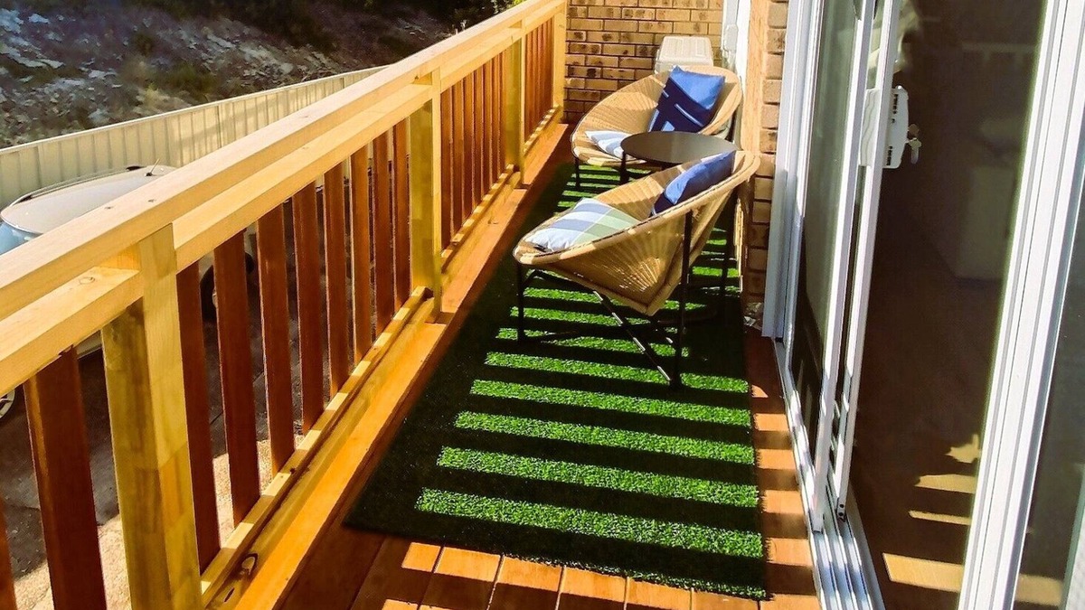 The Entrance North House | Fall asleep to the sound of waves!