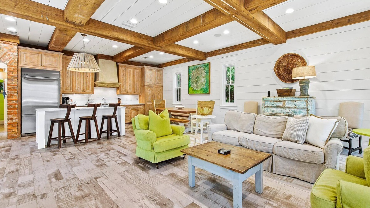 Forest District House | Fall Availability! Forest District - 2 Screened Porches! 4 Adult Bikes! Gourmet Kitchen!