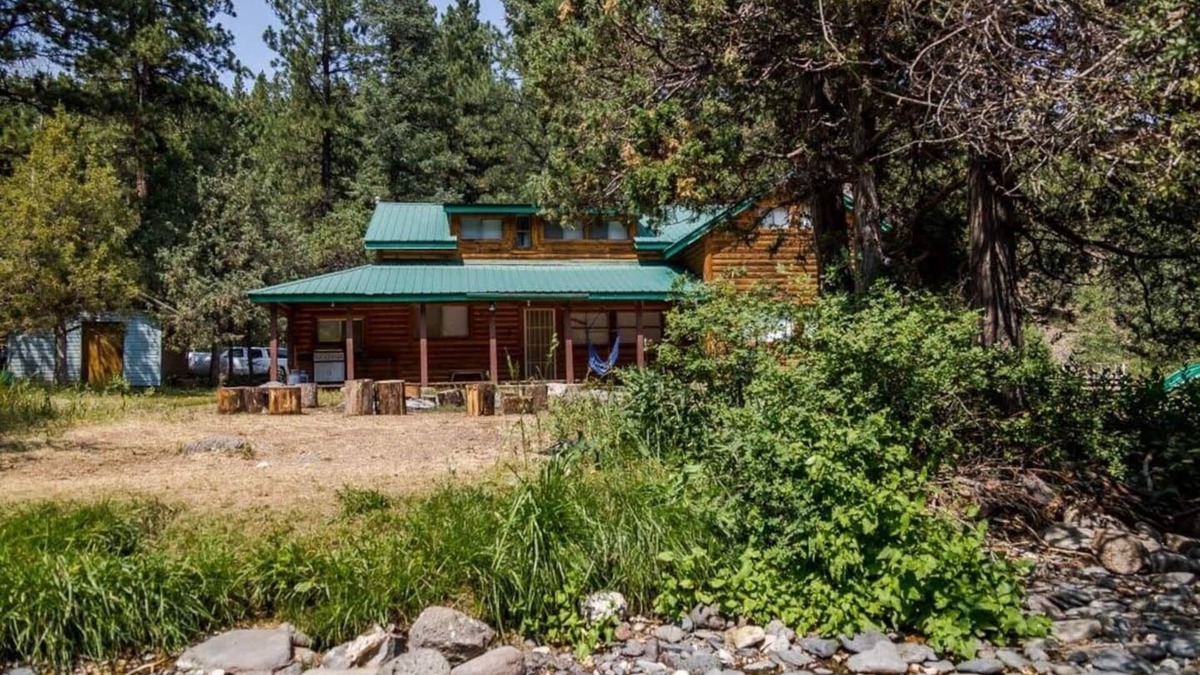 Mammoth Creek Cabin | Fall by the creek is perfect for the family!
