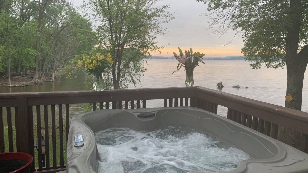 Lynn Center House | Fall Colors! Lux Riverfront, Hot Tub, In & Outdoor Fireplace & Best place in QC.