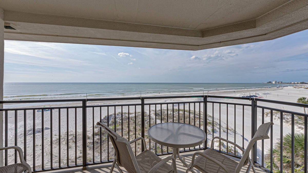 St. Pete Beach Condo | FALL DATES AVAILABLE TOP FLOOR-GULF FRONT PREMIUM CONDO ⭐️⭐️⭐️⭐️⭐️ RATED