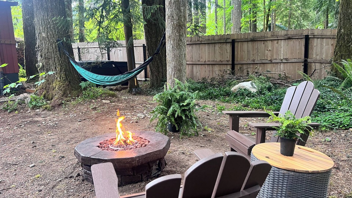 Rhododendron Cabin | Fall Escape! Steamy Hot Tub Nights, Stargaze at the Fire Pit near Mt. Hood