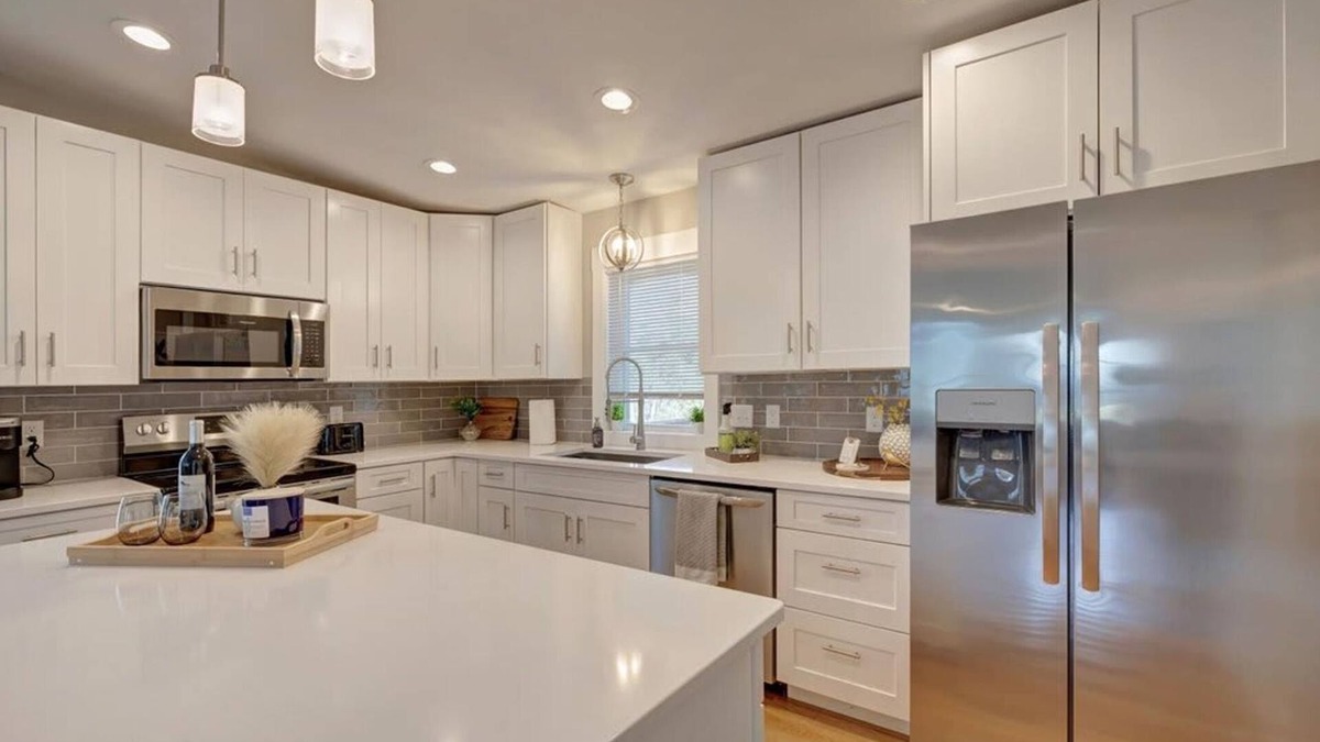 Bloomington House | Fall Festivities - 4BR Home by IU Stadium Bloomington Bliss