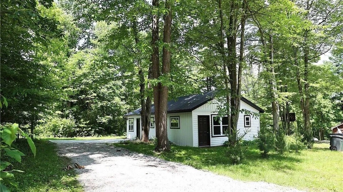 Carrollton Cottage | Fall, fireplace, fire pit @Leesville Lake 2 Private Bdrms NO Stairs Discounts